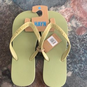 Men’s flip flops NWT
